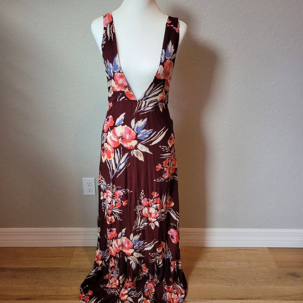 NWT Billabong Red Maxi Dress with Floral pattern.  Size Large